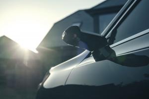 Lexus ES300h with Digital Door Monitors 2020 года  (UK)
